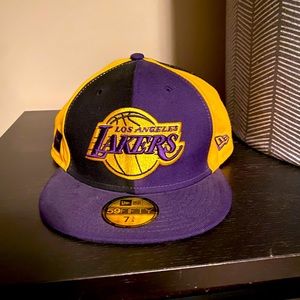 New era hat Lakers size 7 3/4 in like new condition